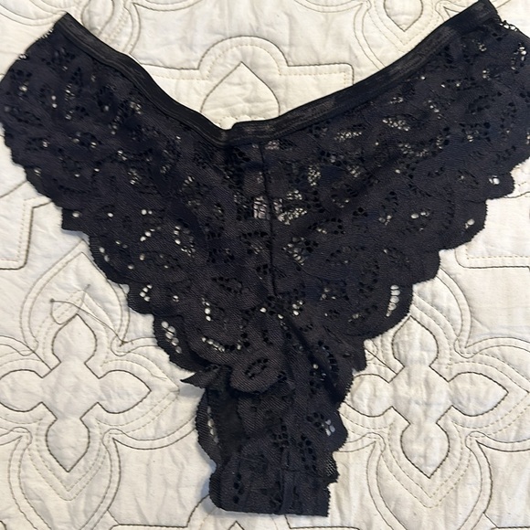 Daisy Fuentes Intimates NWOT Wire Free black lace Bra 38C and panty L set. - Picture 8 of 9